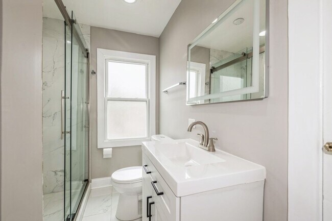 Building Photo - 545 Skokie Ave