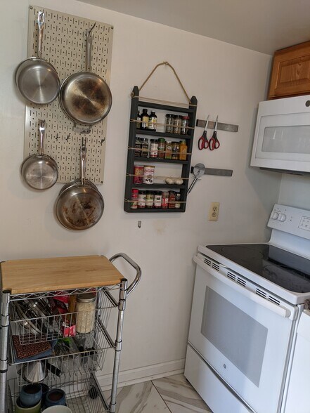 Kitchen - 1436 Meridian Plz NW