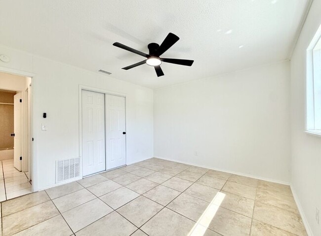 Building Photo - 603 64th Ave W