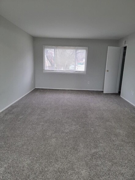 Building Photo - 15 Broad St