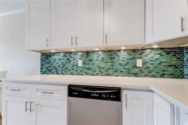 Building Photo - 51 Island Way