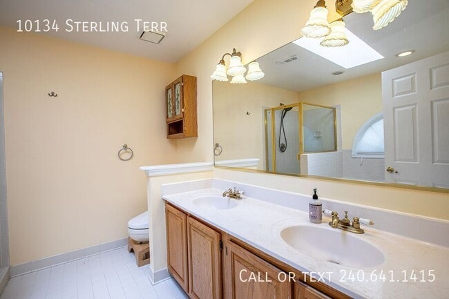 Building Photo - 10134 Sterling Terrace