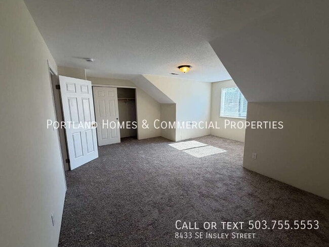 Building Photo - 8433 SE Insley St
