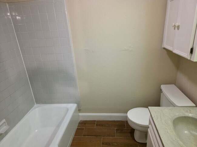 Building Photo - MOVE-IN SPECIAL!! $500.00 DEPOSIT  $500 Prorated rent before July 22nd