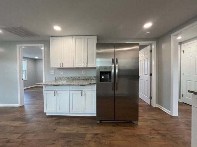 Building Photo - Brand New Renovated 2/1 in Easley!