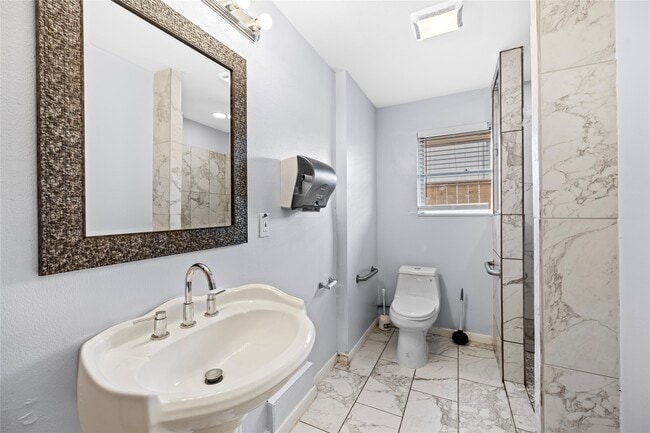 Building Photo - 4135 Levonshire Dr