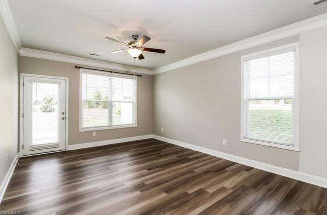 Building Photo - Impeccable maintenance-free 2 level 4 bedr...