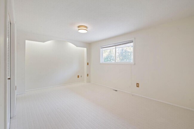 Building Photo - 13745 Cameo Ct