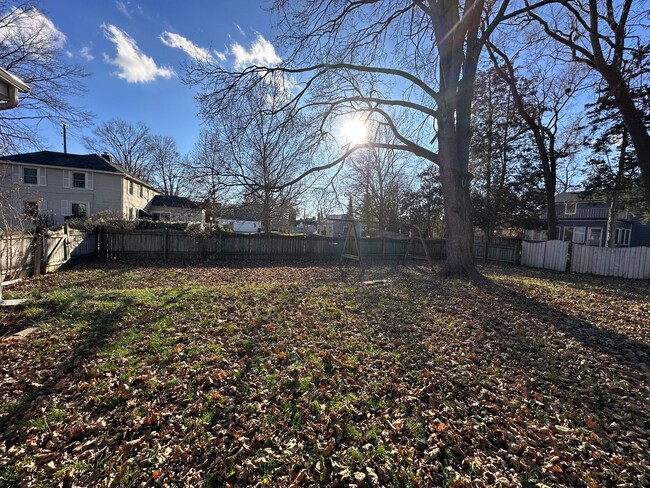 Building Photo - 1006 S Wisner-Charming Single Family Home