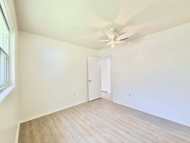 Building Photo - 4149 Prudence Dr