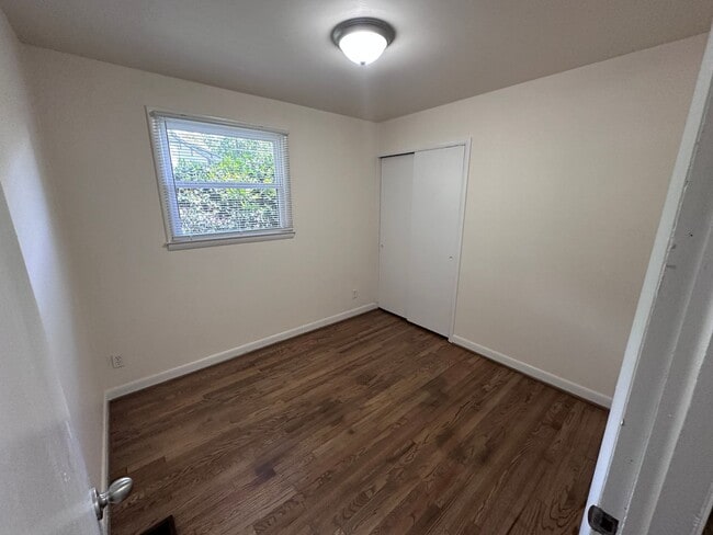 Building Photo - Country Club 3 Bedroom House