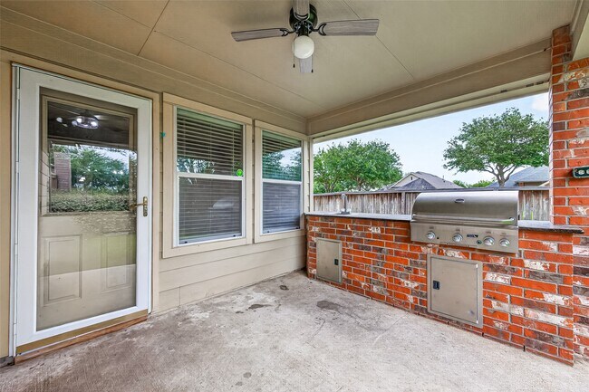 Building Photo - 6030 Wildbriar Ln
