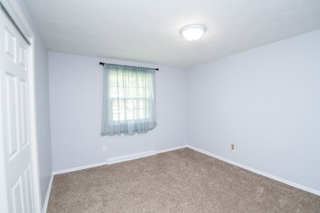 Building Photo - 3 bed 2 bath Ranch in Hobart