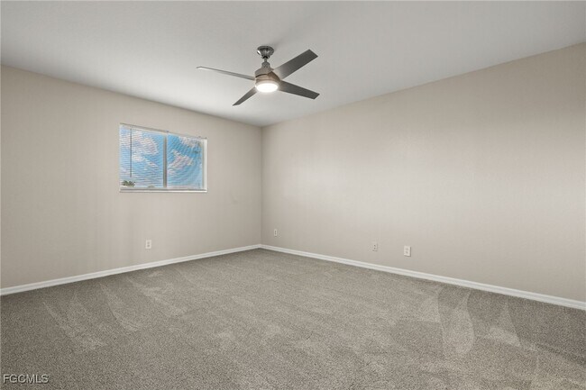 Building Photo - 3919 SW 14th Ave