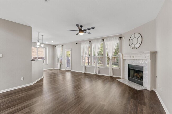 Primary Photo - 3917 Links Ln