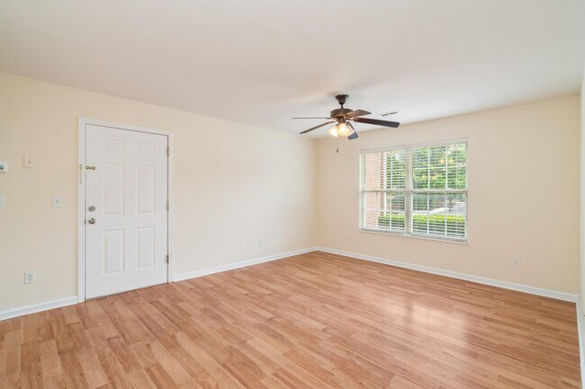 Building Photo - 1703 Maple View Way