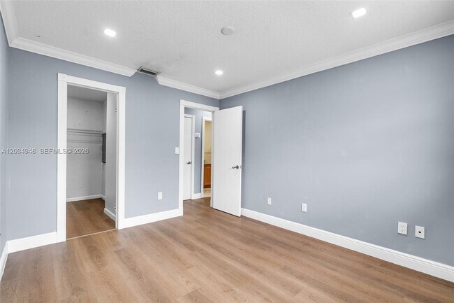 Building Photo - 5335 W 23rd Ct