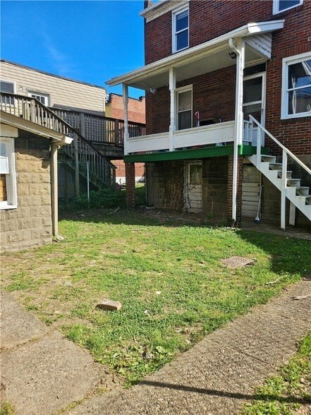 Building Photo - 627 5th Ave