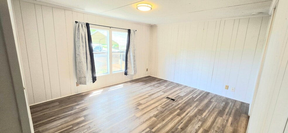 Building Photo - 513 Horseshoe Lake Rd