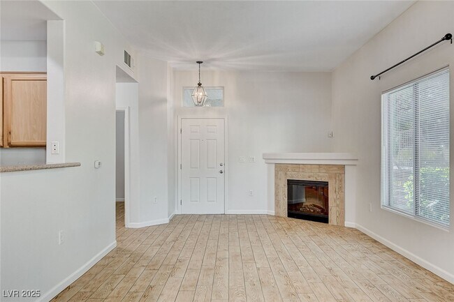 Building Photo - 2305 W Horizon Ridge Pkwy