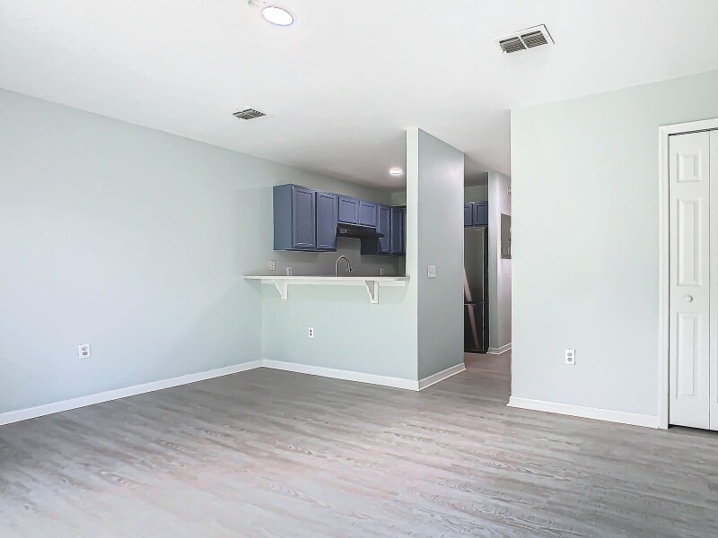 Building Photo - 249 Royal Palm Dr