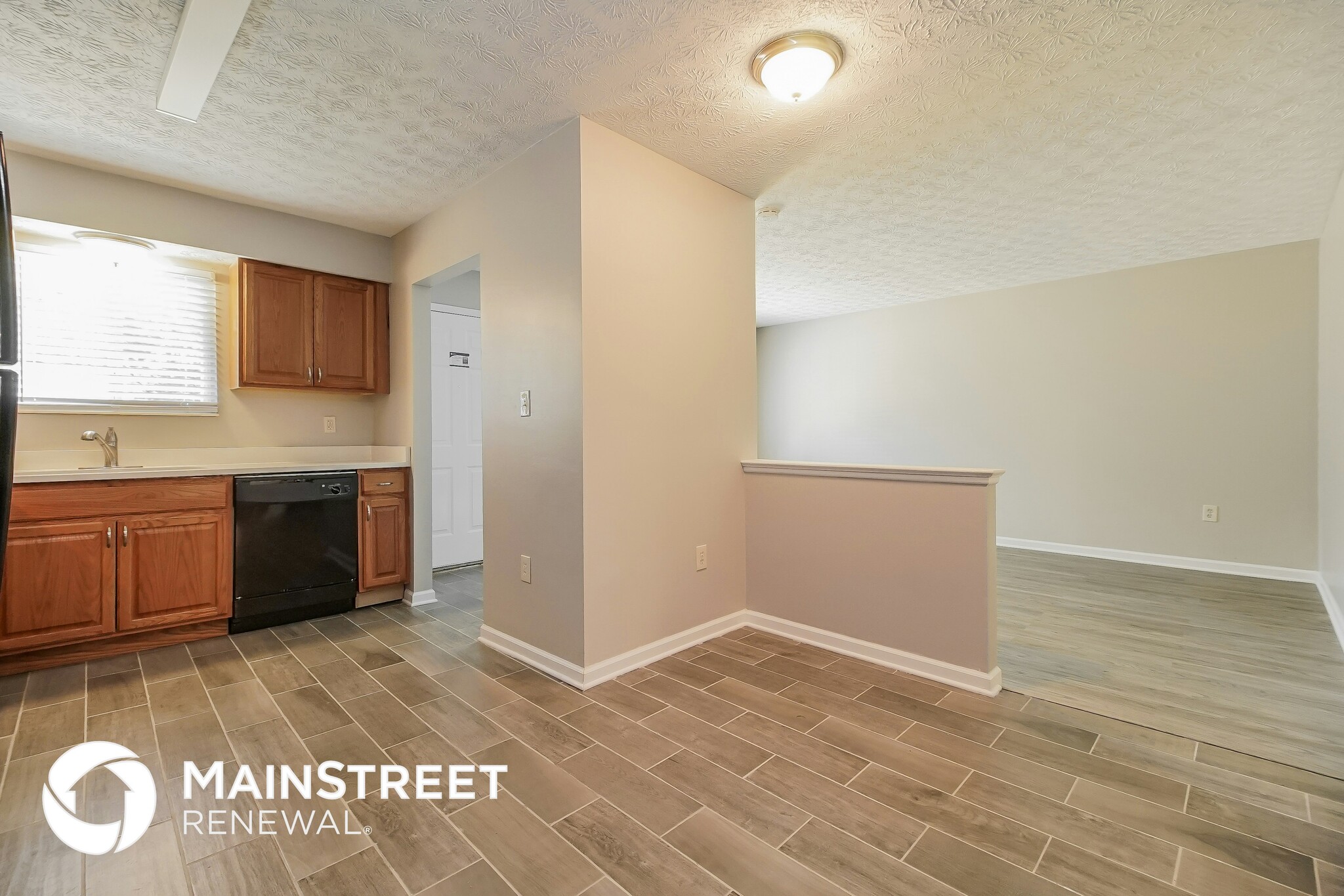 Building Photo - 6560 Benjamin Dr