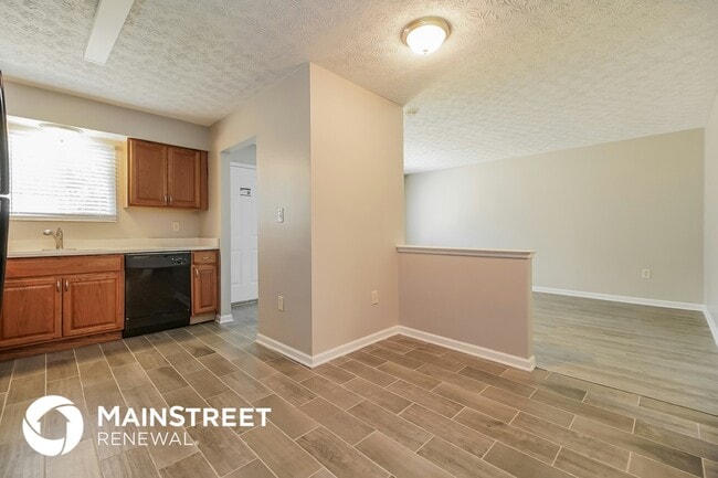 Building Photo - 6560 Benjamin Dr