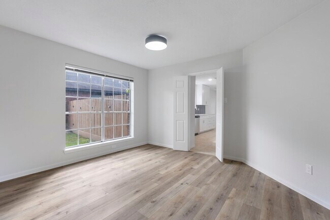 Building Photo - 1815 Moston Dr