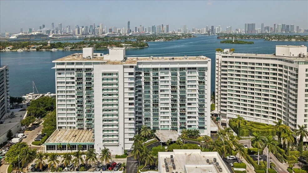 Building Photo - 1000 West Ave