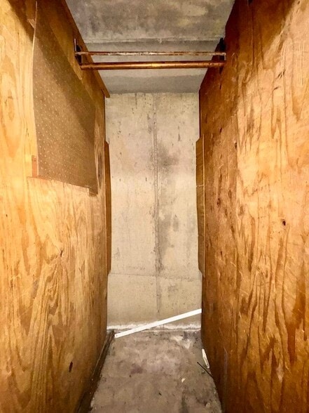 Building Photo - 270 Shorewood Dr