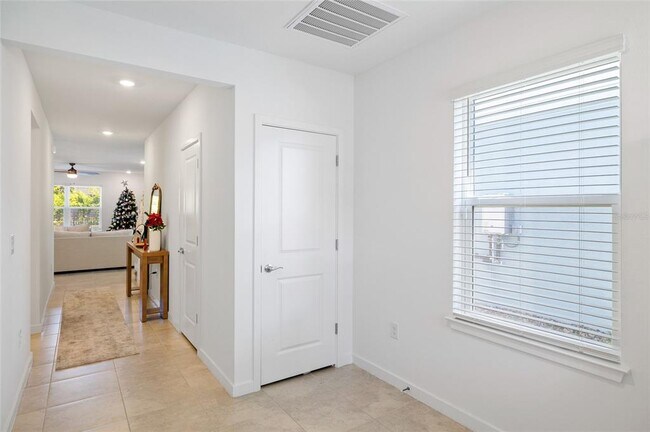 Building Photo - 6214 Golden Bch Dr