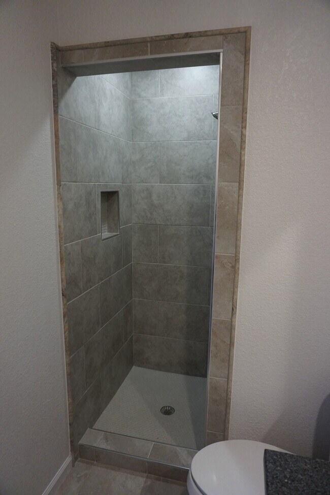 Building Photo - 2114 24th St