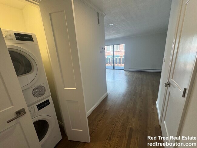 Building Photo - 320 Hammond Pond Pkwy