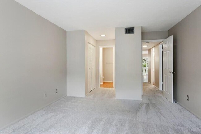 Building Photo - 52 Arbor End