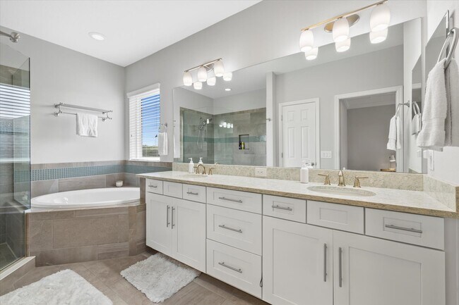 Building Photo - 5954 Anise Dr