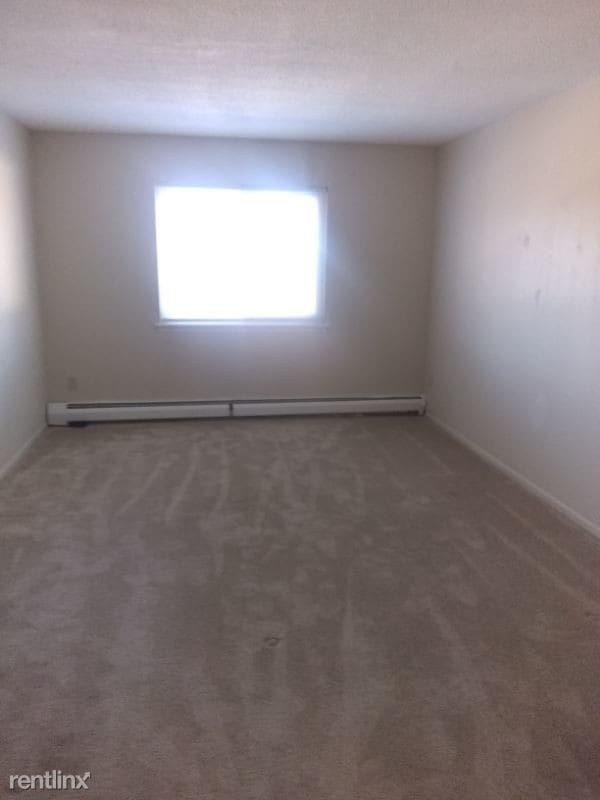 Building Photo - 572 Brook St