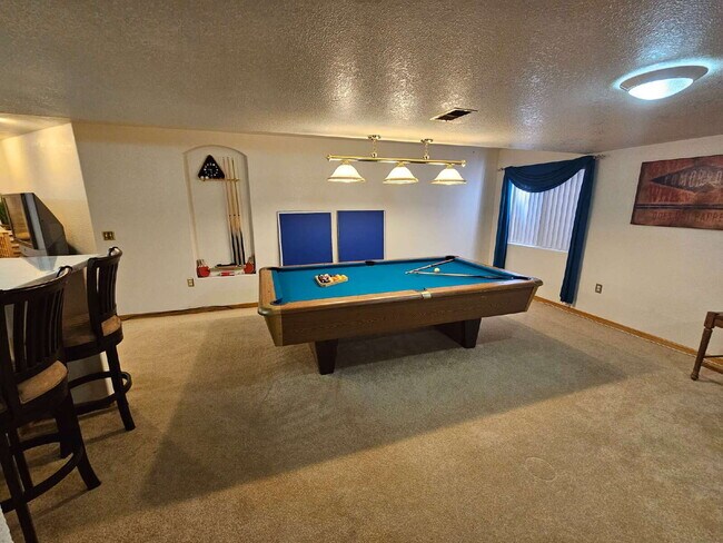 Building Photo - 5 Bedroom/ 4 Bath Two-Story in Governors Place