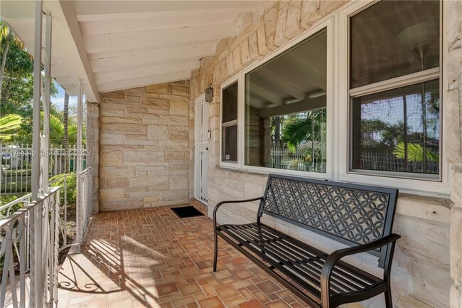 Building Photo - 820 SW 26th Rd