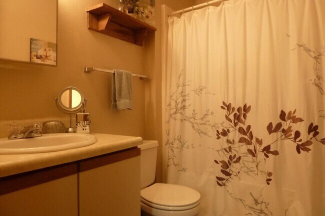 Building Photo - $1,095 | 2 Bedroom, 1 Bathroom Apartment | Cat Friendly* | Available for August 1st, 2026 Move In!