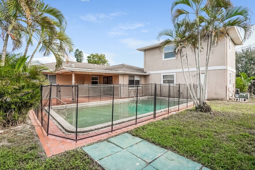 Building Photo - 3410 SE 11th Ave