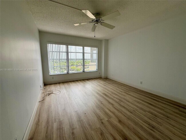 Building Photo - 10777 W Sample Rd