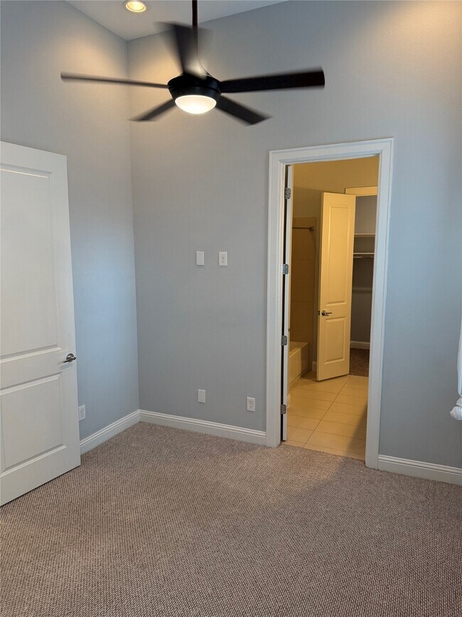 Building Photo - 2522 Hutchins St