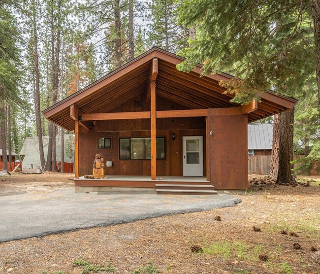 Building Photo - Charming 1 Bedroom Cabin in Desirable Neig...