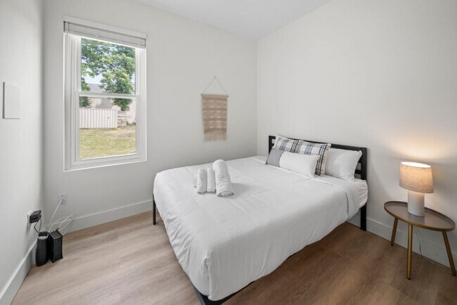 Building Photo - 704 Wayne St