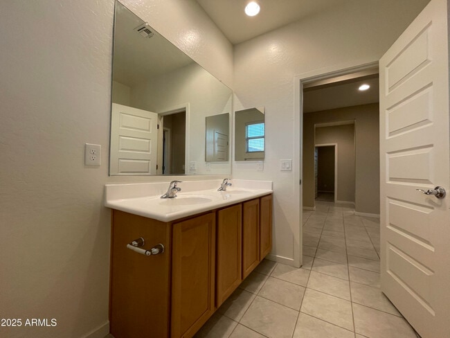 Building Photo - 735 W Micanopy Trl.