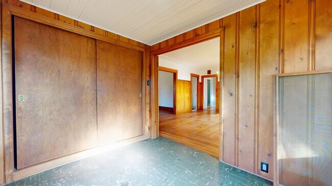 Building Photo - Bright Country Three Bedroom One Bathroom ...