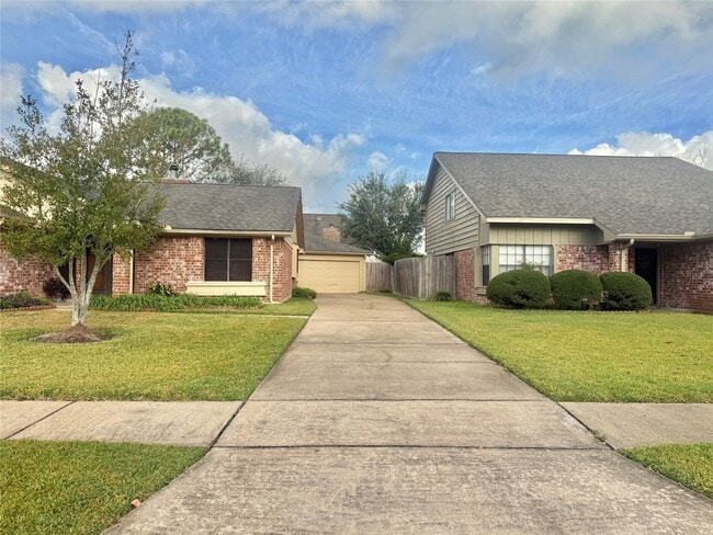 Building Photo - 2934 Field Line Dr