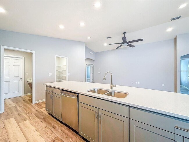 Building Photo - 6945 Gideon Cir