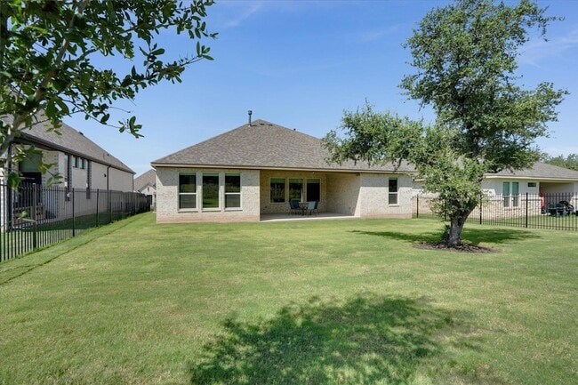 Building Photo - 916 Pear Tree Ln