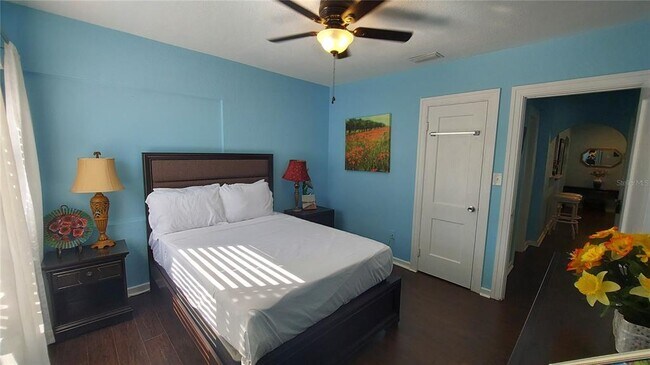 Building Photo - 110 N Crest Ave